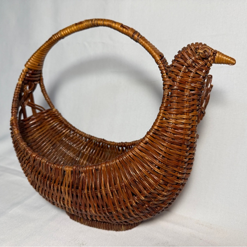 Chicken Shaped Wicker Basket | Farmhouse Cottage Decor